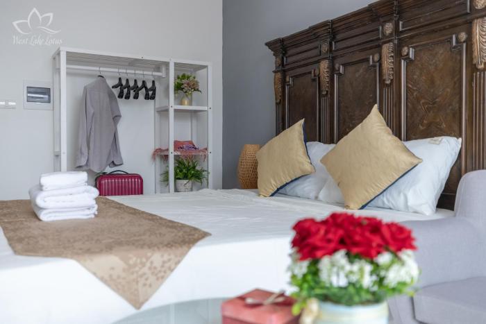 the lake view west lake lotus