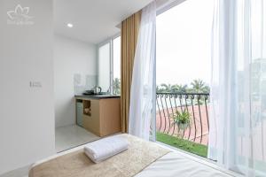 the lake view west lake lotus