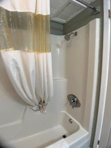 The Anchor Hotel,401 N Ocean Blvd,2.5 star