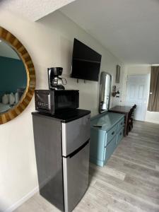 The Anchor Hotel,401 N Ocean Blvd,2.5 star