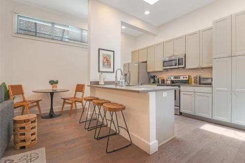 roami at bourbon place