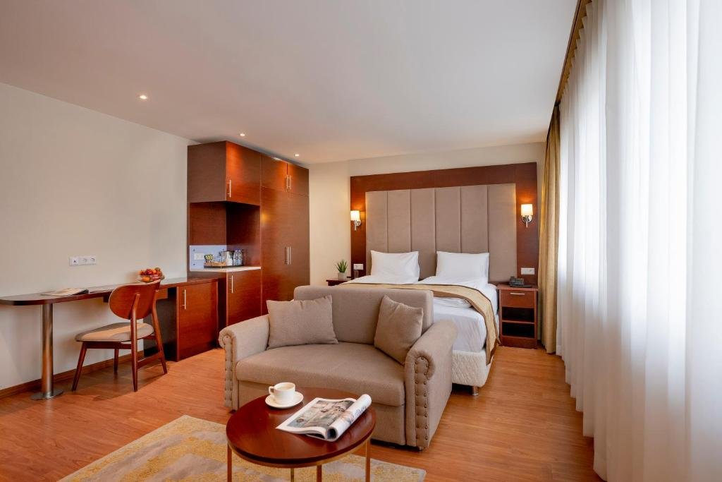 Palast Hotel,,3 star