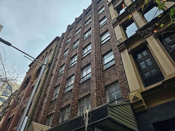 the clarence hotel sydney