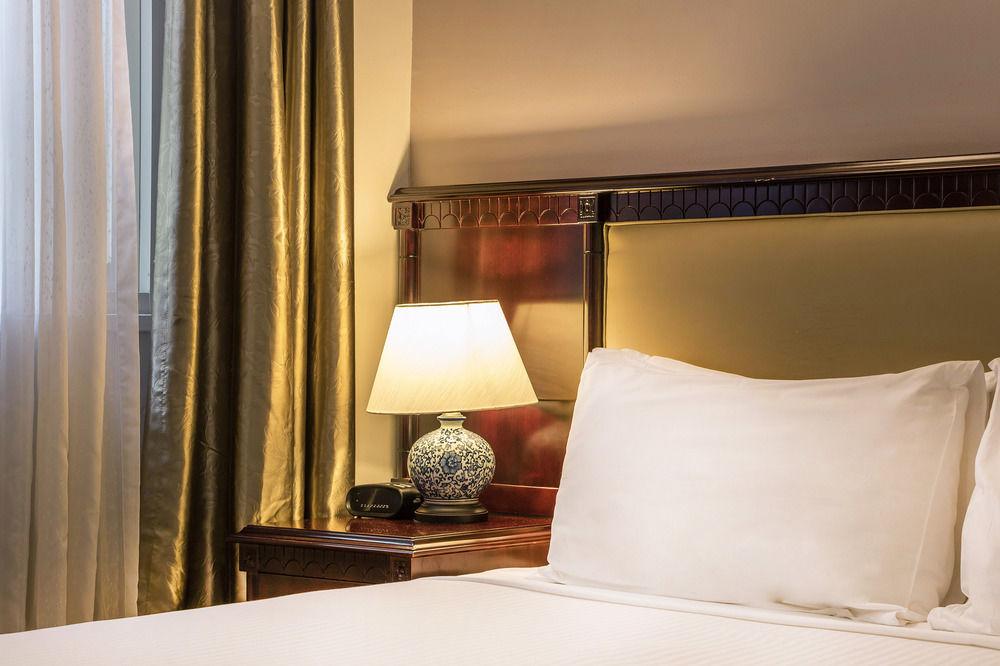 the clarence hotel sydney