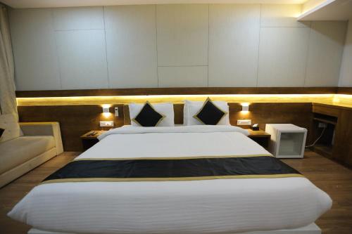 the grand astoria somnath