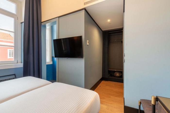 the editory riverside santa apolonia