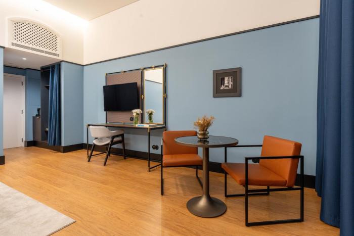 the editory riverside santa apolonia