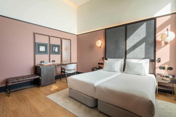 the editory riverside santa apolonia