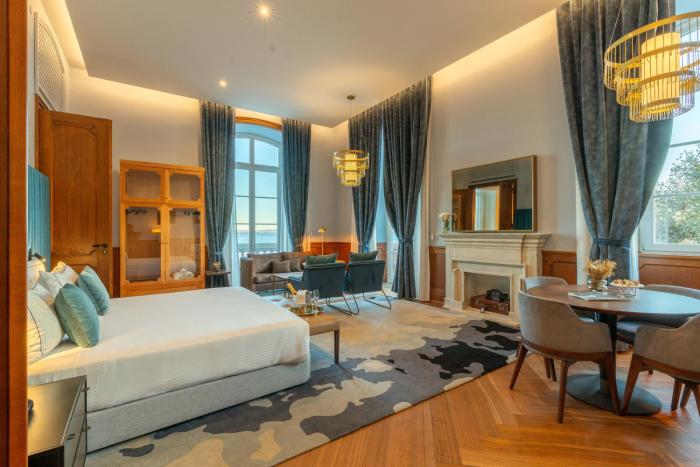 the editory riverside santa apolonia