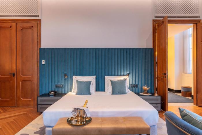 the editory riverside santa apolonia