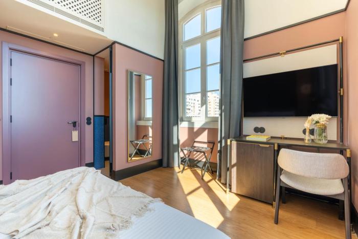 the editory riverside santa apolonia