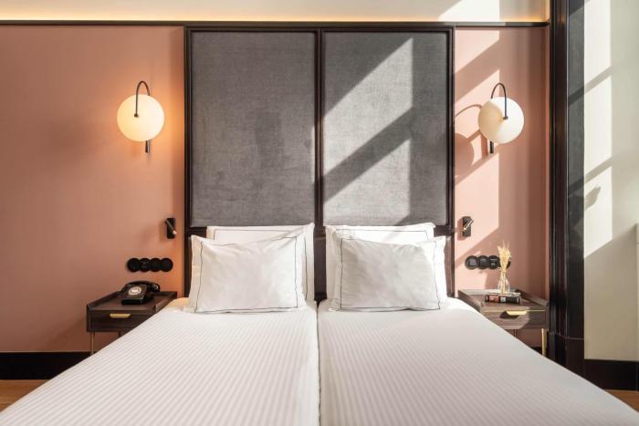 the editory riverside santa apolonia