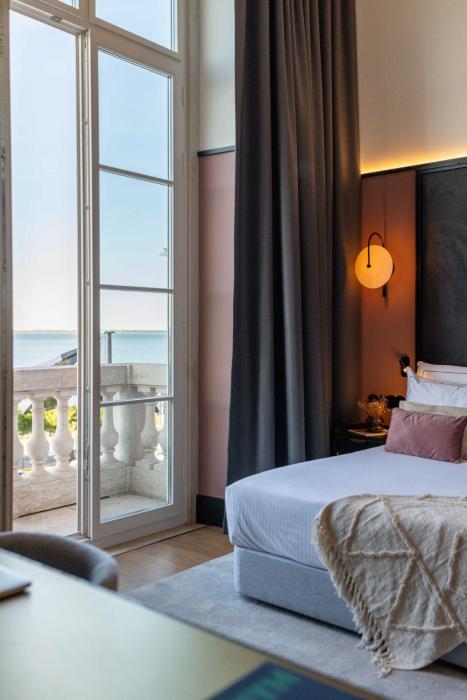 the editory riverside santa apolonia