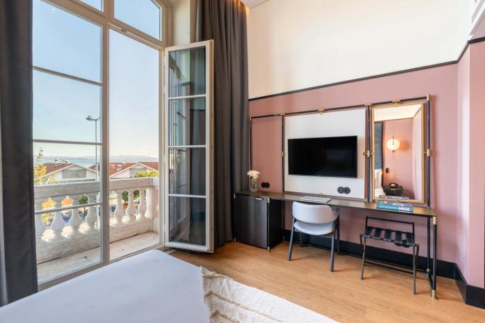 the editory riverside santa apolonia