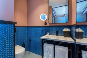 the editory riverside santa apolonia