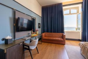 the editory riverside santa apolonia