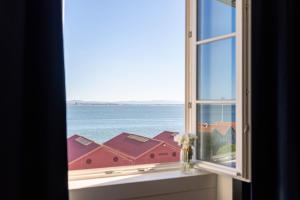 the editory riverside santa apolonia