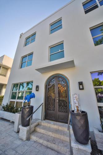 south beach luxury apartments