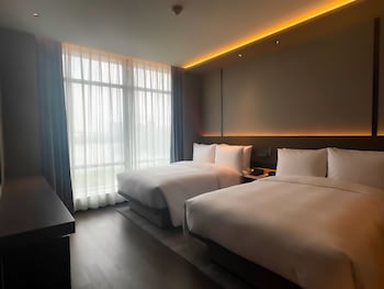 the meixi lake changsha marriott executive apartments