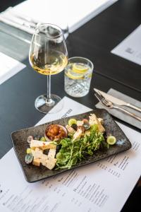 hotel liberte 33 bw premier collection