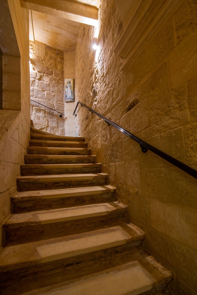 palazzino birgu host family bed and breakfast