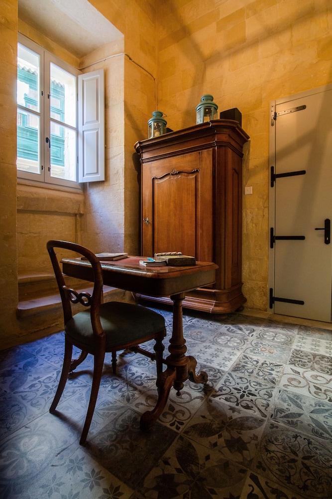 palazzino birgu host family bed and breakfast
