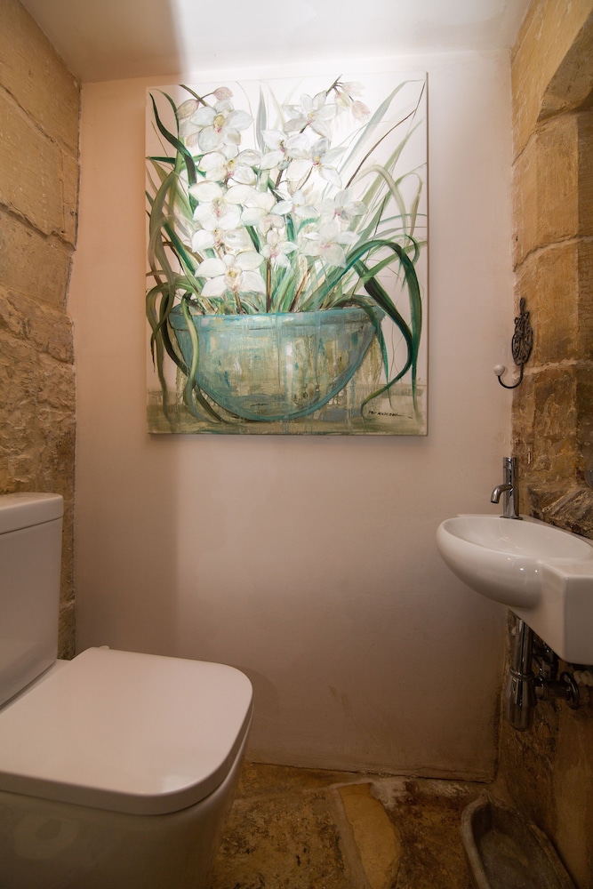 palazzino birgu host family bed and breakfast