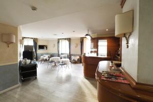 hotel laura