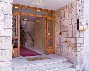 hotel laura