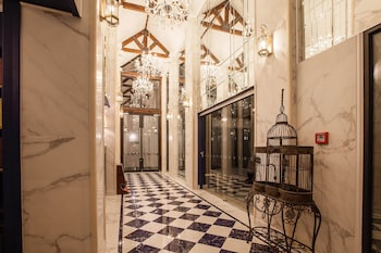 The Salisbury Luxury Class,,3.5 star