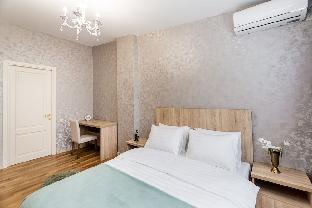 dat exx on freedom square