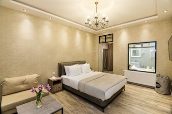 dat exx on freedom square