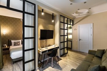 dat exx on freedom square