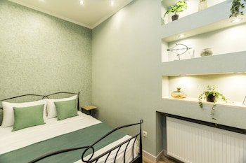 dat exx on freedom square