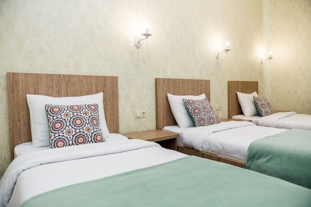 dat exx on freedom square