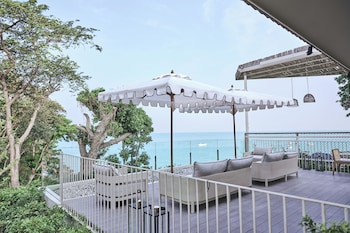 cross pattaya pratamnak