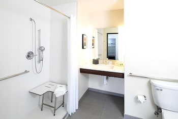 holiday inn and suites detroit troy