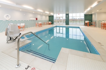 holiday inn and suites detroit troy