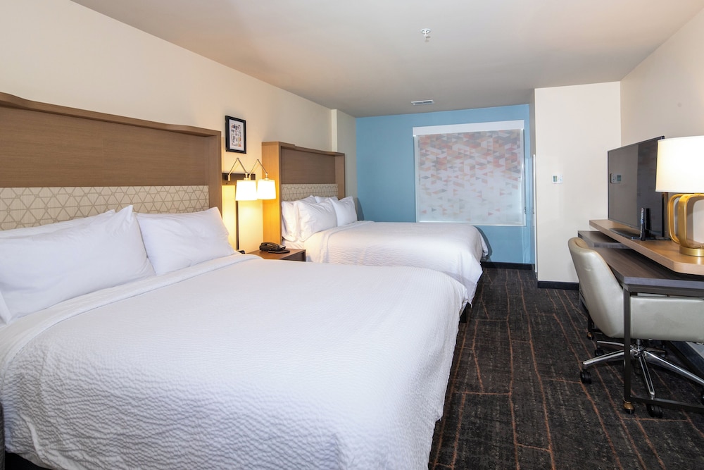 holiday inn and suites detroit troy