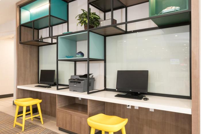 holiday inn and suites detroit troy