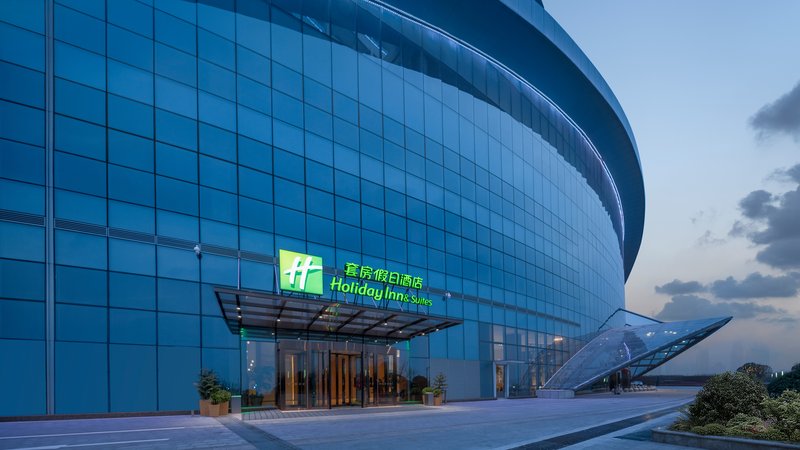 holiday inn and suites wuhan international expo