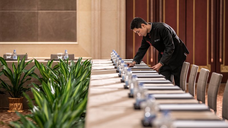 holiday inn and suites wuhan international expo