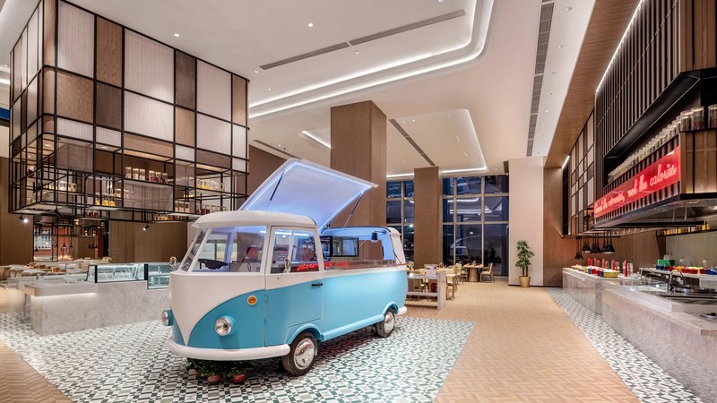 holiday inn and suites wuhan international expo