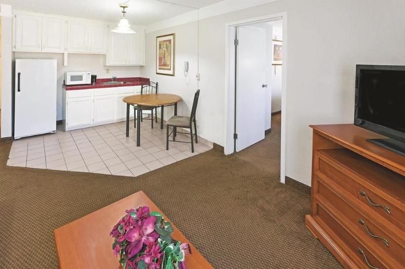 Home Place Suites,Near Jane Phillips Medical Center,2 star