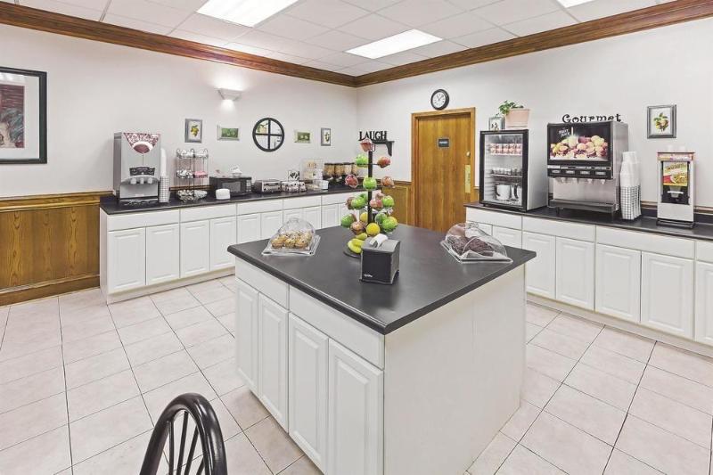 Home Place Suites,Near Jane Phillips Medical Center,2 star