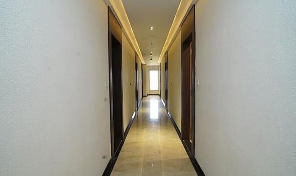 Hotel Rudura Palace,Shivaji Nagar, Railway Station Rd, Near Hotel Nataraj Dining Hall, Municipal Colony, Udaipur, Rajasthan 313001,2 star