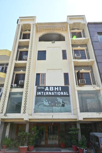 Abhi International Hotel,Improvement Trust Road, Near Peer Baba Chowk, Near Patel Chowk, Patel Nagar, Pathankot, Punjab 145001,3 star