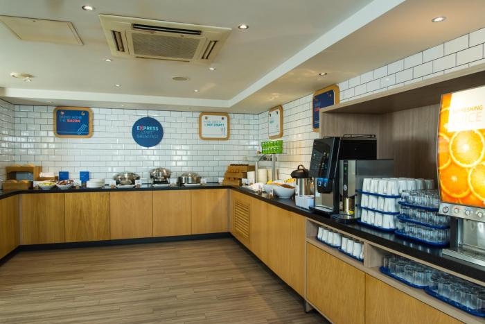 holiday inn express bath by ihg