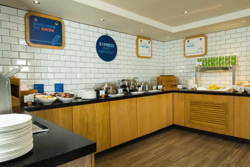 holiday inn express bath by ihg