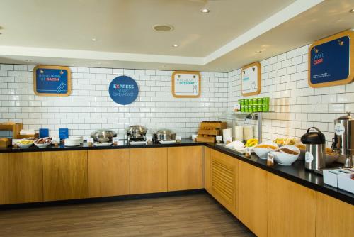 holiday inn express bath by ihg